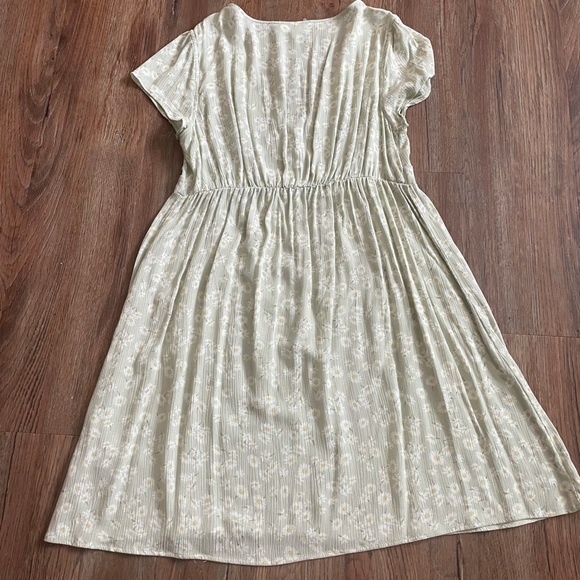 Daisy print airy sundress - Picture 2 of 2